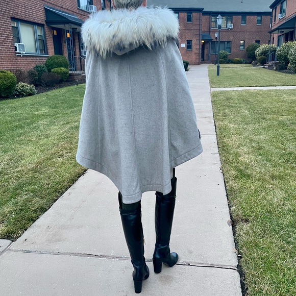 Schneider’s of Salzburg NWT wool cape with fur trim hood! - Picture 6 of 16